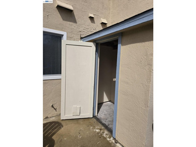 Welcome to this beautifully refreshed northwest-facing 2-bedroom - photo 31