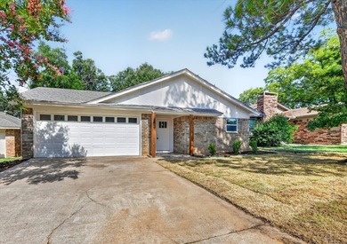 Welcome to your dream home! This stunning 3 bed 2 bath residence - photo 3