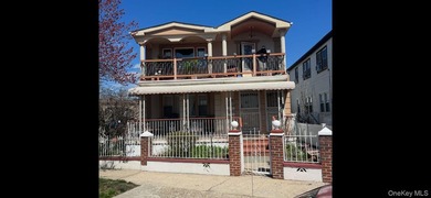 Beautiful well maintained home, with hardwood floors throughout - photo 1