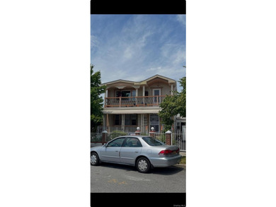 Beautiful well maintained home, with hardwood floors throughout - photo 3