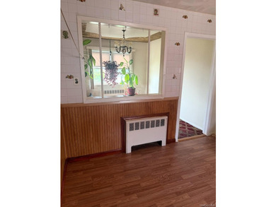Beautiful well maintained home, with hardwood floors throughout - photo 7