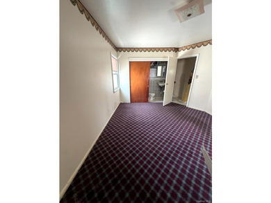 Beautiful well maintained home, with hardwood floors throughout - photo 10