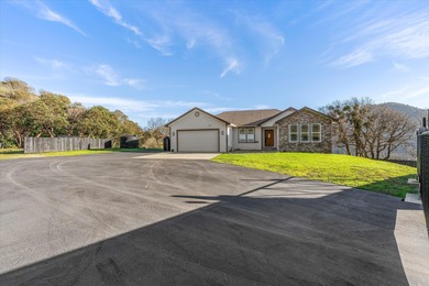 Rogue River Home For Sale in Gold Hill Oregon