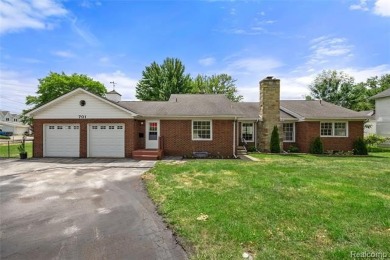 (private lake, pond, creek) Home Active Under Con in Algonac Michigan