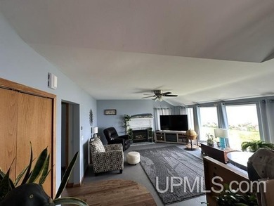 Wake up every morning to sweeping lake views and 200 feet of - photo 4
