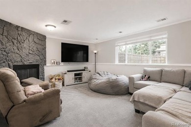 Welcome home to your year-round staycation! Tucked away on a - photo 16