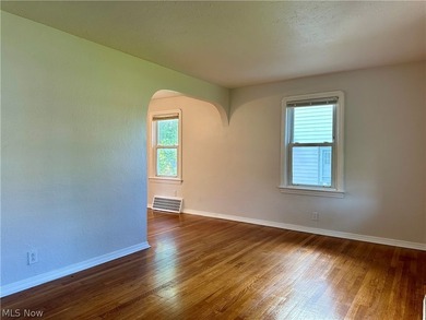 Move right into this 3-bedroom Colonial featuring hardwood - photo 7
