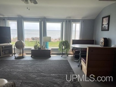 Wake up every morning to sweeping lake views and 200 feet of - photo 7