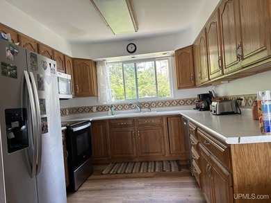 Wake up every morning to sweeping lake views and 200 feet of - photo 10