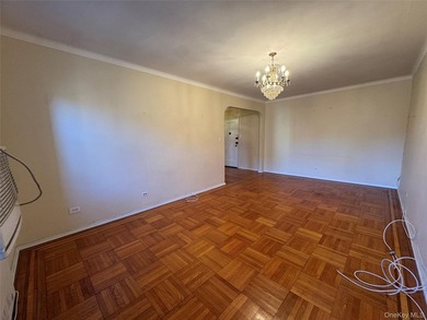 Beautiful and Spacious One-Bedroom Apartment in the Heart of - photo 5