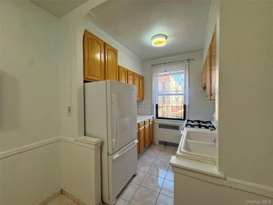Beautiful and Spacious One-Bedroom Apartment in the Heart of - photo 8