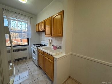 Beautiful and Spacious One-Bedroom Apartment in the Heart of - photo 9