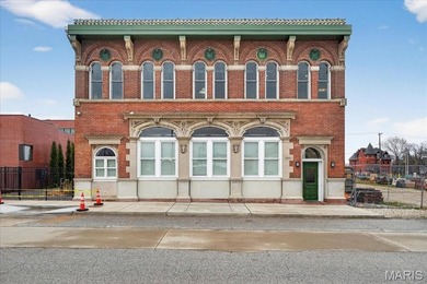 Welcome to your urban oasis - one of only two condos crowning