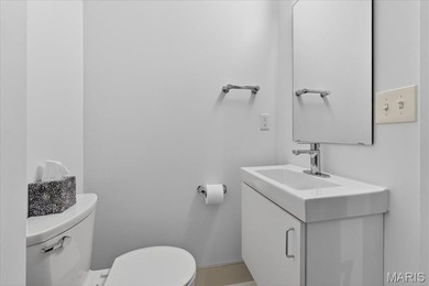 Welcome to your urban oasis - one of only two condos crowning