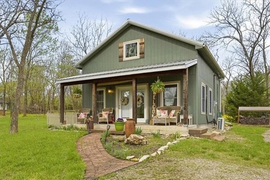 Charming 1 bed, 1 bath home with loft-style bedroom in the gated - photo 3