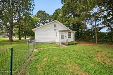 This well-maintained 3-bedroom, 1-bath home offers the perfect - photo 22