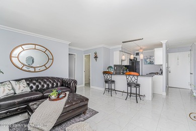 Welcome to 1000 Clove Road, Manhattan style living in this - photo 11