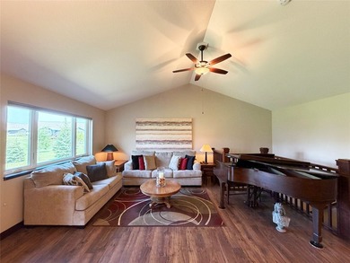 Welcome to this beautifully maintained 3-bedroom, 3-bath twin - photo 12
