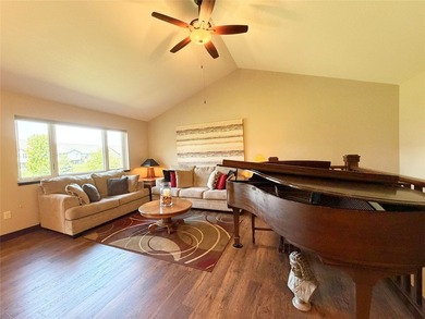 Welcome to this beautifully maintained 3-bedroom, 3-bath twin - photo 14
