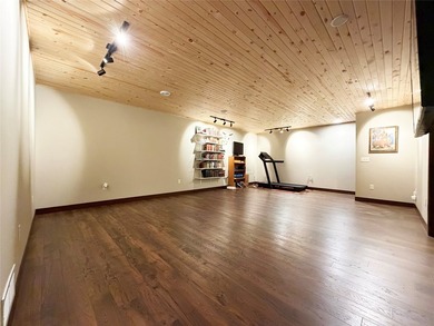 Welcome to this beautifully maintained 3-bedroom, 3-bath twin - photo 16