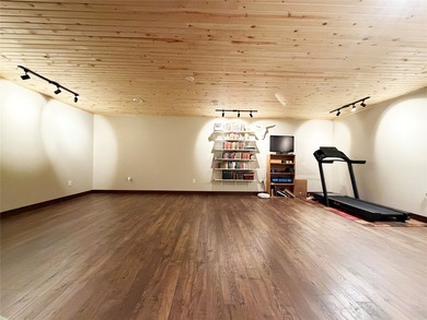 Welcome to this beautifully maintained 3-bedroom, 3-bath twin - photo 18