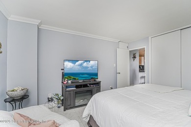 Welcome to 1000 Clove Road, Manhattan style living in this - photo 24