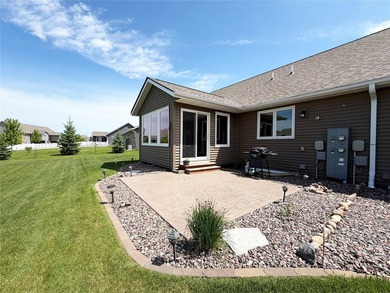 Welcome to this beautifully maintained 3-bedroom, 3-bath twin - photo 35
