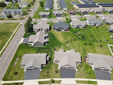 Welcome to this beautifully maintained 3-bedroom, 3-bath twin - photo 37