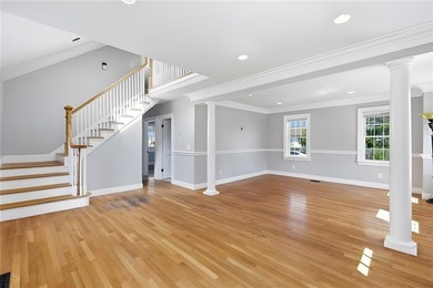 Welcome to 5 Thayer Pl-a beautifully maintained Cape-Style home - photo 8