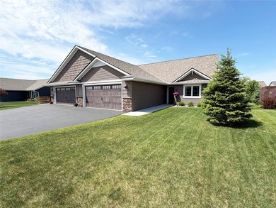 Welcome to this beautifully maintained 3-bedroom, 3-bath twin - photo 40