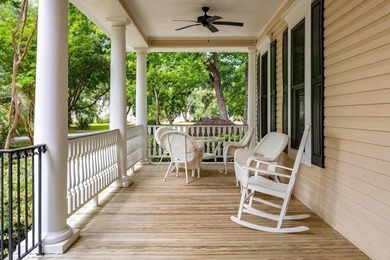 Welcome to this stunning Charleston-style traditional home - photo 8