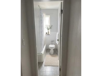 This is a well-maintained Spacious 2-bedroom, 1-bathroom in the - photo 7