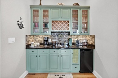PRICE REDUCED!!! This exceptional custom-built residence - photo 10