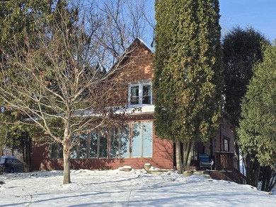 Driftless Region Gem: 4 BR, 2 Bath, 1916 terra cotta block - photo 5