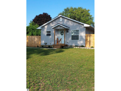 Intermediate Lake Home For Sale in Central Lake Michigan