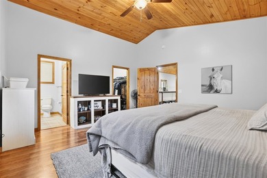 Welcome to an extraordinary lakefront retreat at Lake Malone - photo 12