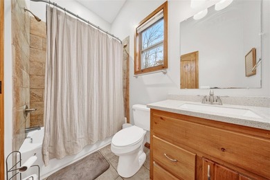 Welcome to an extraordinary lakefront retreat at Lake Malone - photo 16