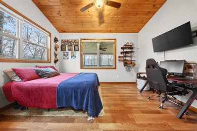 Welcome to an extraordinary lakefront retreat at Lake Malone - photo 17
