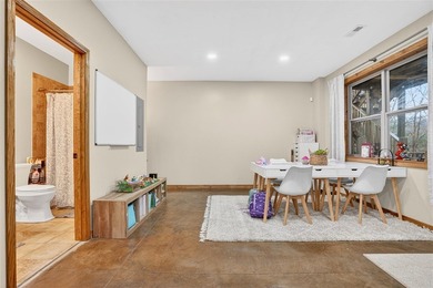 Welcome to an extraordinary lakefront retreat at Lake Malone - photo 21