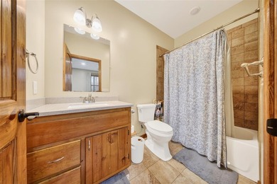 Welcome to an extraordinary lakefront retreat at Lake Malone - photo 24