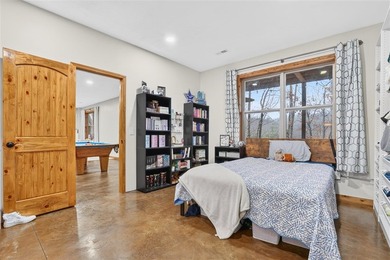 Welcome to an extraordinary lakefront retreat at Lake Malone - photo 25