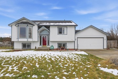 Lake Spokane / Long Lake Home For Sale in Nine Mile Falls Washington