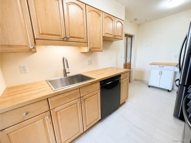 Bright and well-maintained 1-bedroom unit located on the second - photo 6