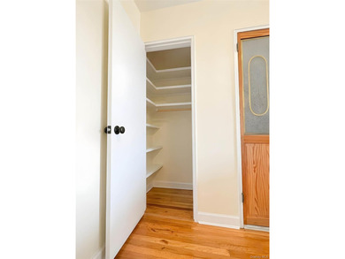 Bright and well-maintained 1-bedroom unit located on the second - photo 10