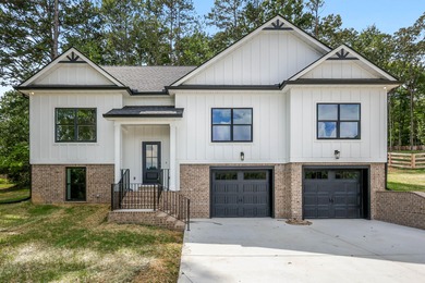 (private lake, pond, creek) Home For Sale in Ooltewah Tennessee