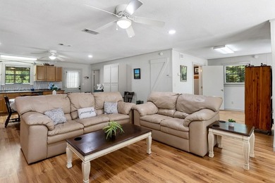 Your Lake Sam Rayburn getaway awaits! Nestled in the - photo 5