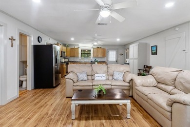 Your Lake Sam Rayburn getaway awaits! Nestled in the - photo 8