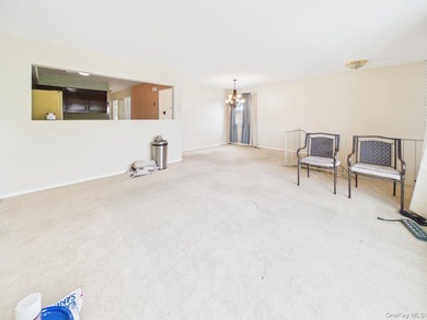 Welcome to 140 Regis Drive, a versatile Staten Island property - photo 9