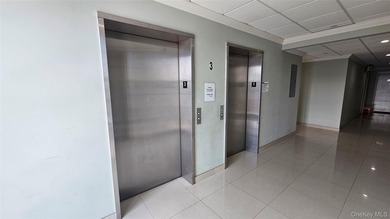 Welcome to this spacious 2-bedroom, 2 full bathroom condominium - photo 4