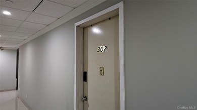 Welcome to this spacious 2-bedroom, 2 full bathroom condominium - photo 5